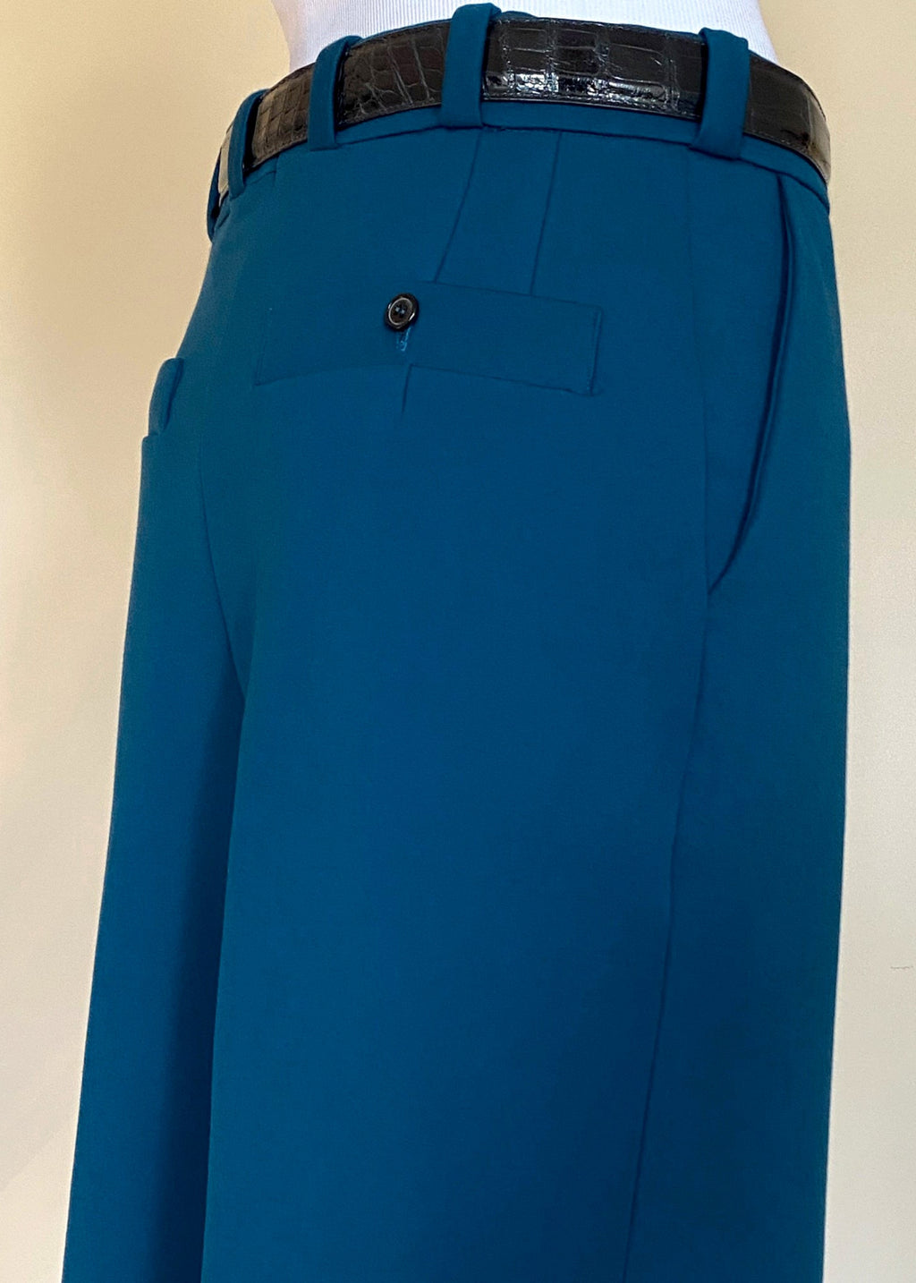 Stacy Stewart Smith Men's Blue Lagoon Teal Knit Flat Front Windsor Pants on mannequin 6'3" zoomed back pocket view.