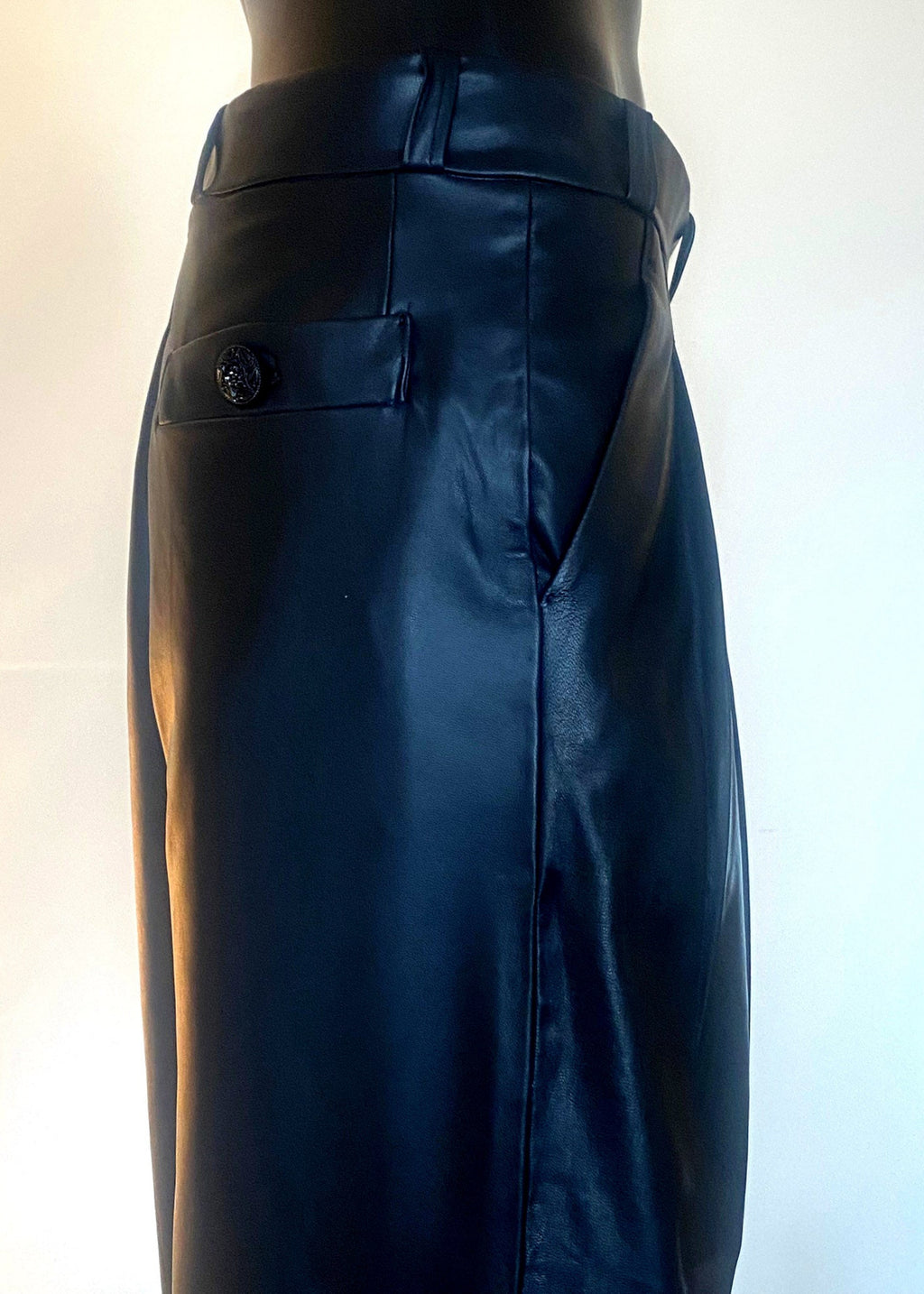 Stacy Stewart Smith Men's Onyx Leather Pleated Windsor Pants on mannequin 6'3" zoomed pocket side view.