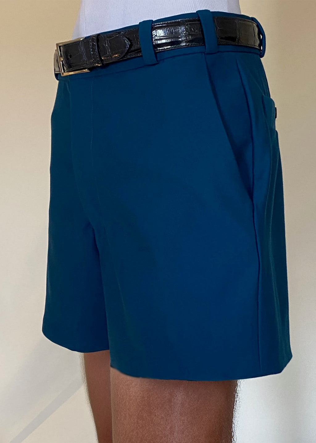 Stacy Stewart Smith Blue Lagoon Teal Flat Front Knit Windsor Shorts on mannequin 6'3" side 3/4 view left.