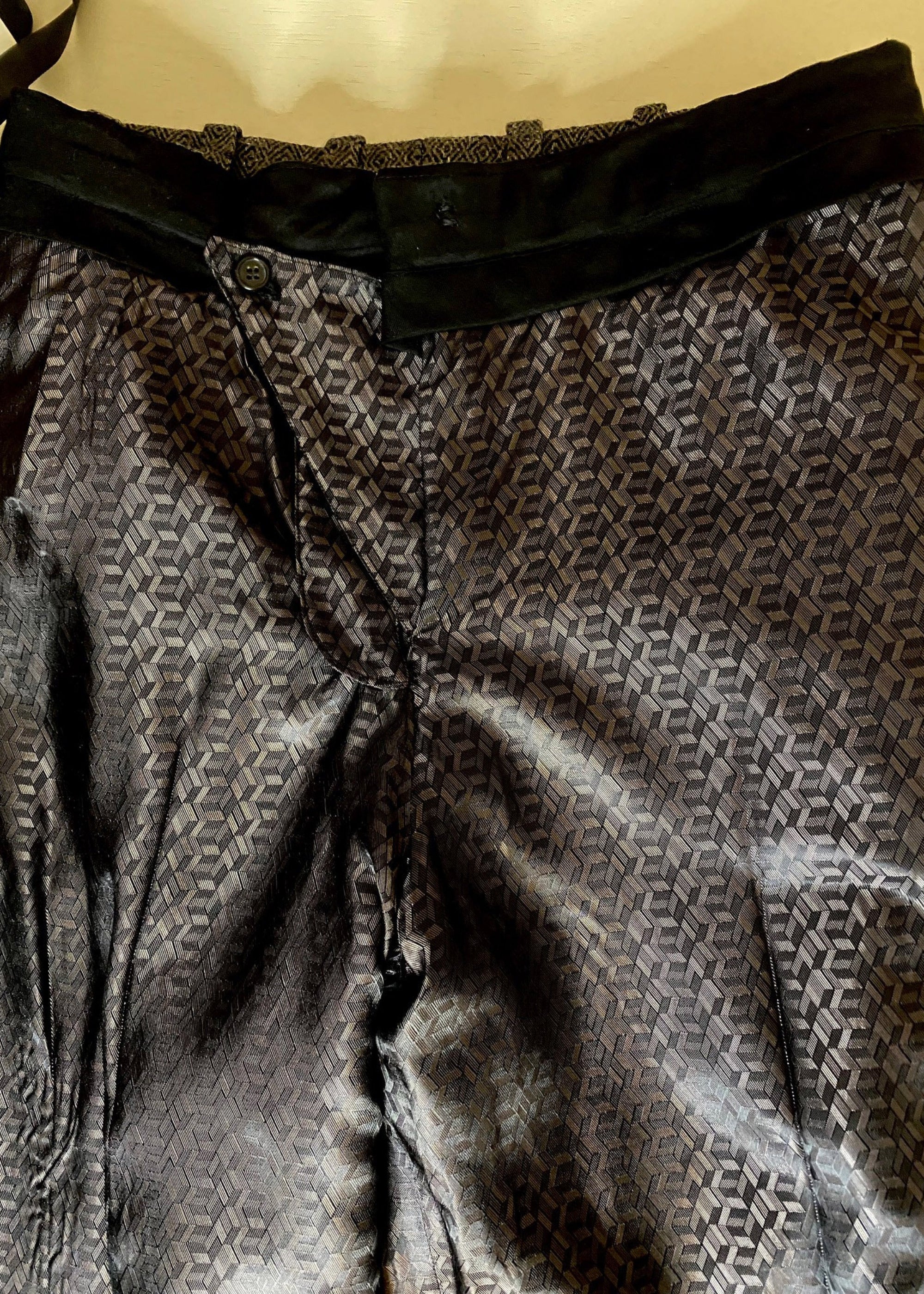 Stacy Stewart Smith Men's Highland Gentry Diamond Tweed Suit front view zoomed inside boxed lining and waist pants only on an Ivory surface.