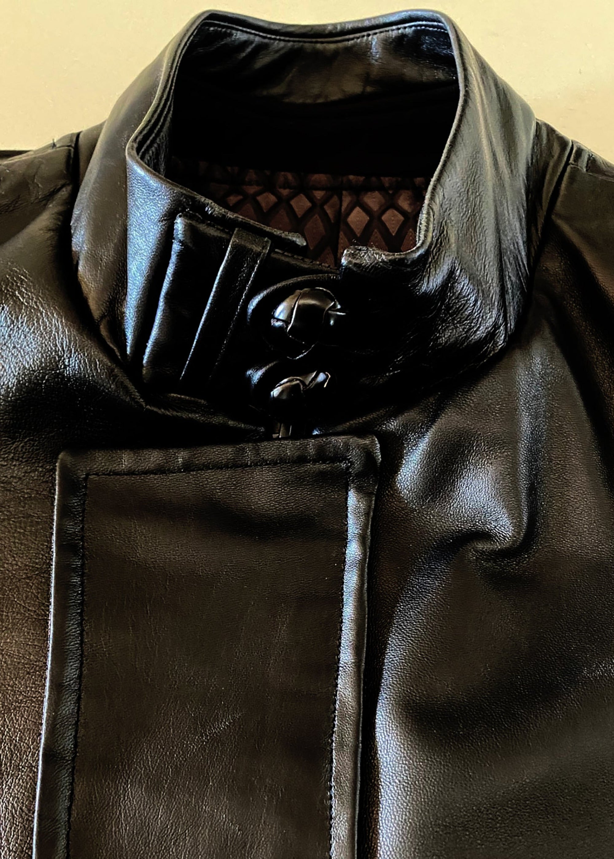 Stacy Stewart Smith Men's Flange-Back Leather Moto Jacket flat zoomed front  neck view against an antique white background.