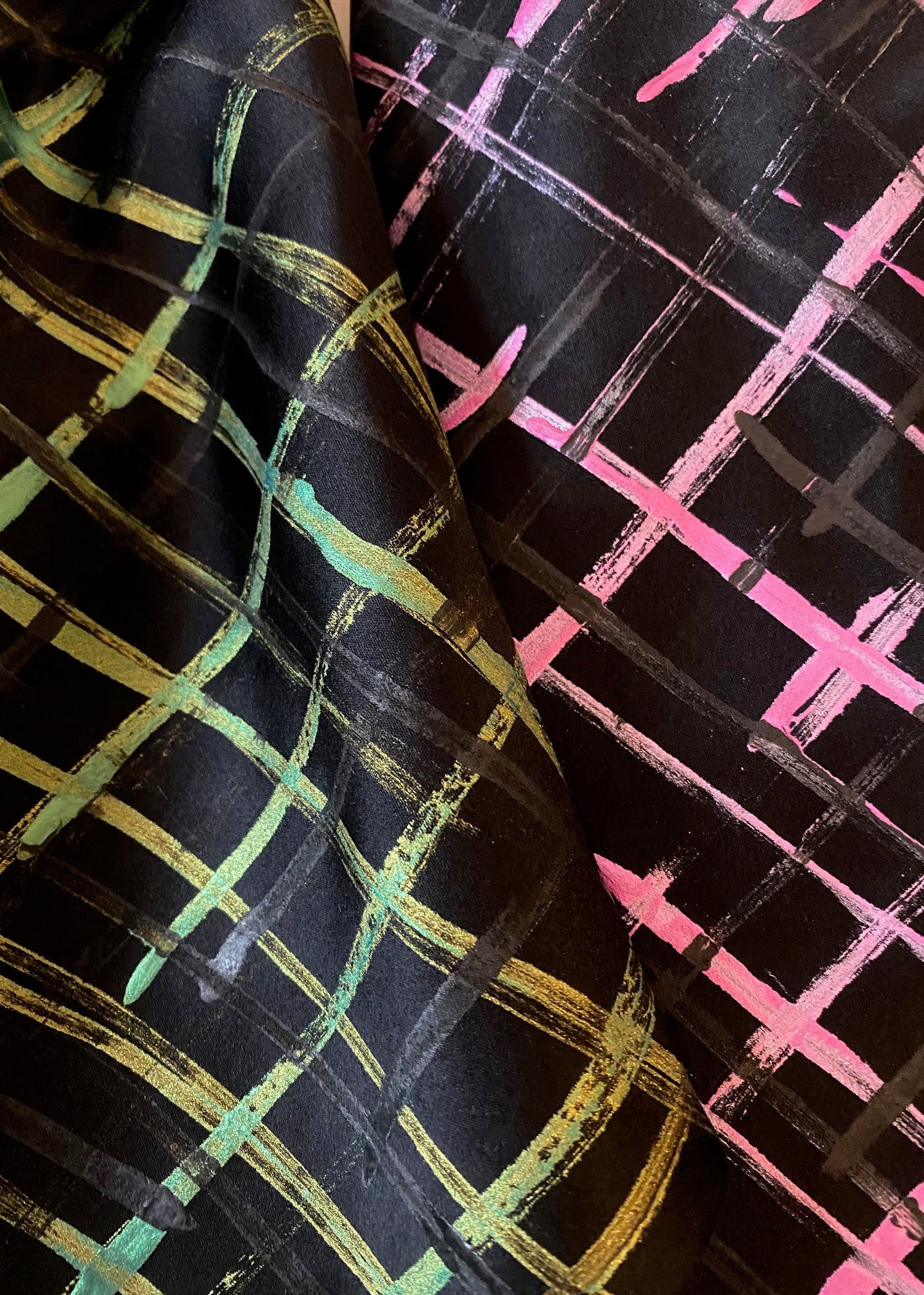 Stacy Stewart Smith Silk Satin Crosshatch Cravat in Shocking Pink and peridot on black zoomed shot of hand painting.