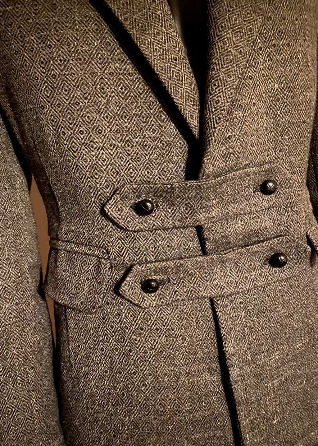 Stacy Stewart Smith Men's Highland Gentry Diamond Tweed Suit on mannequin 6'3" (detail zoomed front view of blazer only) 