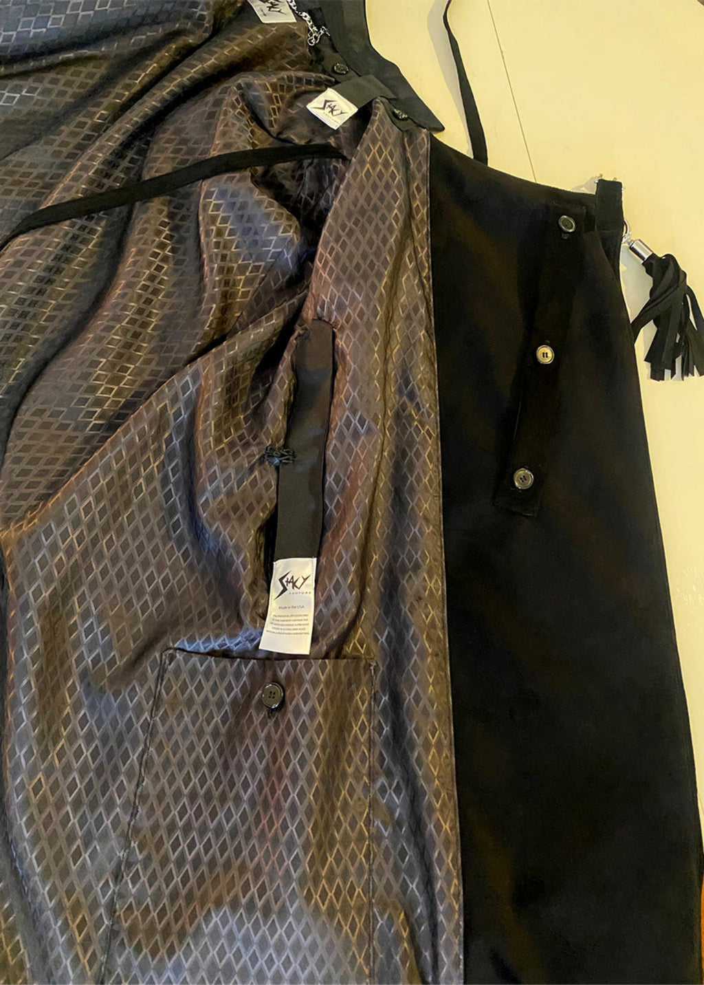 Stacy Stewart Smith Men's Suede Paris Opera Cape lining right inside top portion view.