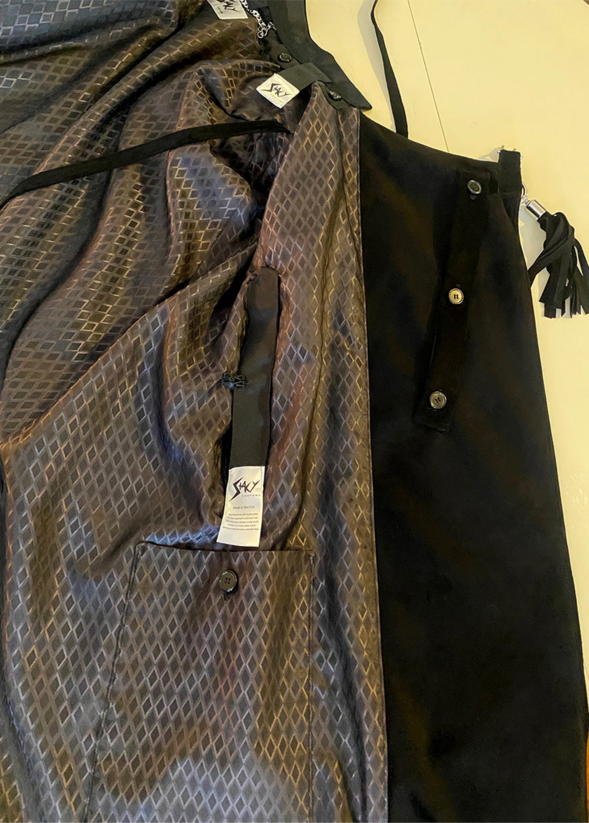 Stacy Stewart Smith Men's Suede Paris Opera Cape lining right inside top portion view.